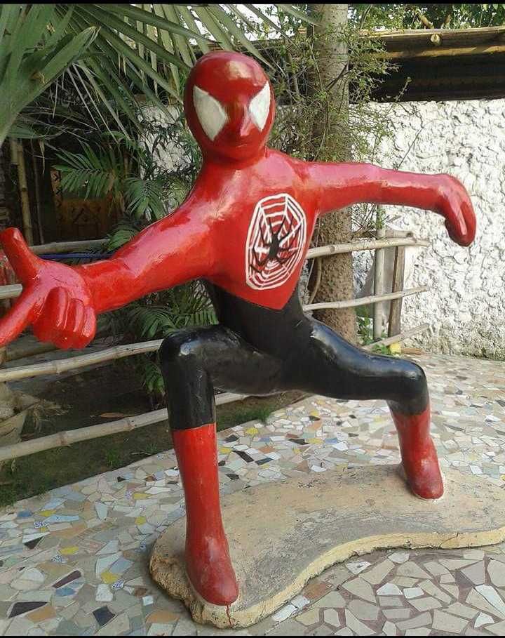 Deretan potret kocak patung super hero ini bakal bikin kamu ngakak guling-guling